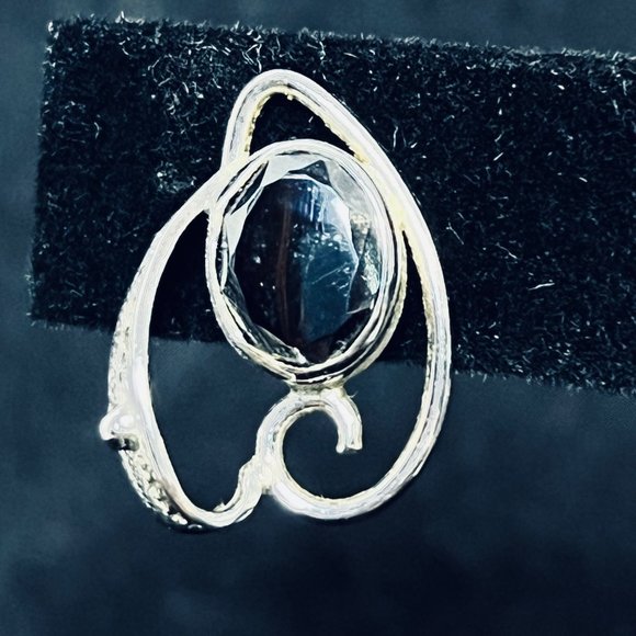 Curtis Creations Sterling Silver Screw Back Earrings - Picture 3 of 7